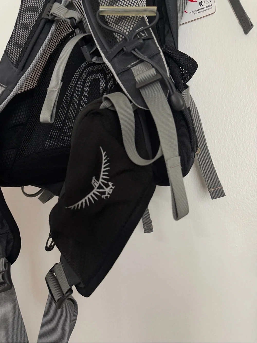 Osprey Stratos 26 Hiking Backpack Anthracite Black Hip Belt Padded Back Pannel